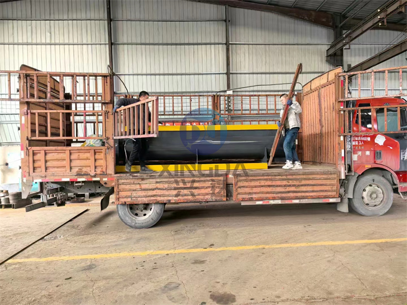 1.2米有機肥雙軸攪拌設(shè)備發(fā)貨現(xiàn)場