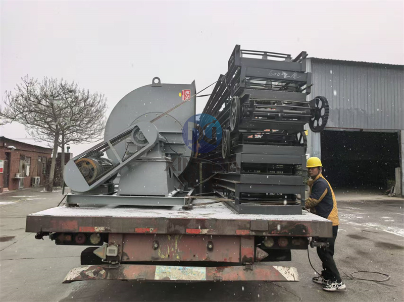 雞糞有機肥生產(chǎn)線發(fā)貨現(xiàn)場