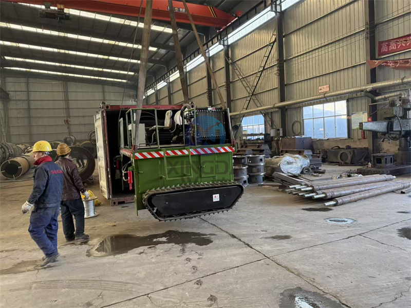 外貿有機肥設備2.5米履帶翻堆機發貨現場