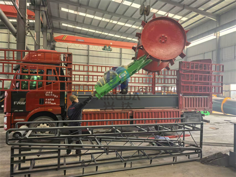 10米輪盤式翻拋設備發貨現場